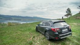 Subaru Outback V 2.5i 175KM - galeria redakcyjna - widok z tyłu