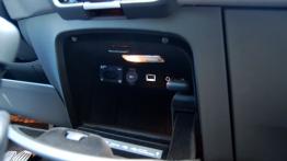 Citroen Grand C4 Picasso II - galeria redakcyjna - gniazda w konsoli środkowej