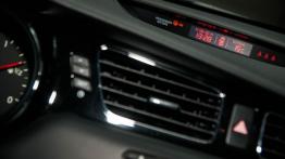 Kia ceed II GT 5d 1.6 T-GDI 204KM - galeria redakcyjna - zegarek