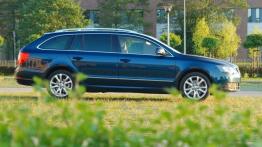 Skoda Superb II Kombi Facelifting - galeria redakcyjna - prawy bok
