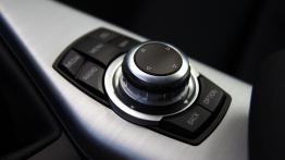 BMW Seria 1 F21 Hatchback 3d 114i 102KM - galeria redakcyjna - panel sterowania na tunelu środkowym