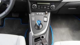 Toyota Auris II Touring Sports - galeria redakcyjna - konsola środkowa
