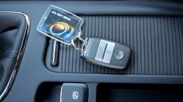 Kia pro_ceed II - galeria redakcyjna - tunel środkowy między fotelami