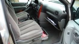 Chrysler Voyager V 2.5 CRD 143KM - galeria redakcyjna - widok ogólny wnętrza z przodu