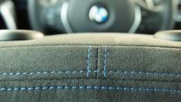 BMW Seria 1 F20-F21 Hatchback 3d M 135i 320KM - galeria redakcyjna - fotel kierowcy, widok z tyłu