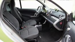 Smart fortwo electric drive - galeria redakcyjna - widok ogólny wnętrza z przodu