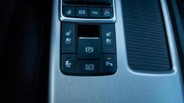 Kia Optima Kombi PHEV 2.0 GDi 205 KM - galeria redakcyjna - tunel środkowy między fotelami