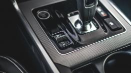 Jaguar XE - galeria redakcyjna - widok ogólny wn?trza z przodu