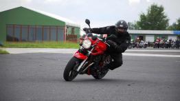 Wyższa szkoła jazdy Suzuki - prędkość może być bezpieczna