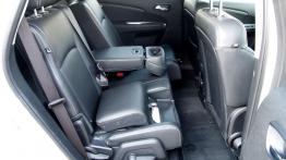 Fiat Freemont SUV 2.0 Multijet II 16v 140KM - galeria redakcyjna - tylna kanapa złożona, widok z bok