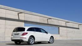 Mercedes klasy R 2011 - wersja przedłużona - widok z tyłu