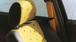 Skoda Felicia - zagłówek na fotelu kierowcy, widok z przodu