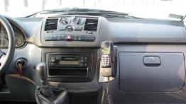 Mercedes Vito Kombi 115 CDI - galeria redakcyjna - konsola środkowa