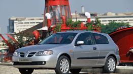 Nissan Almera - widok z przodu