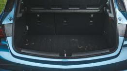 Opel Astra K - dobra, choć nie luksusowa - bagażnik - inne ujęcie