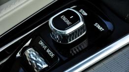 Volvo XC90 II 2.0 D5 225 KM - galeria redakcyjna - panel sterowania na tunelu środkowym