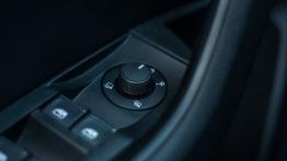 Skoda Superb Combi 2.0 TDI 190 KM - galeria redakcyjna - sterowanie w drzwiach