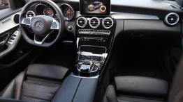 Mercedes Klasa C W205 Sedan - galeria redakcyjna - pełny panel przedni