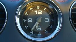 Peugeot RCZ R Facelifting 1.6 THP - galeria redakcyjna - zegarek na desce rozdzielczej