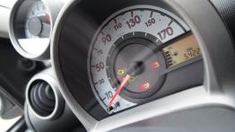 Peugeot 107 Hatchback 5d Facelifting 2012 1.0 VTI 68KM - galeria redakcyjna - prędkościomierz