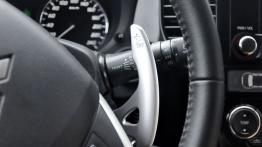Mitsubishi Outlander III SUV 2.0 SOHC MIVEC 147KM - galeria redakcyjna - manetka zmiany biegów pod k