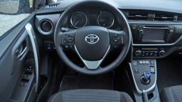 Toyota Auris II Hatchback 5d 1.8 HSD 136KM - galeria redakcyjna - kokpit