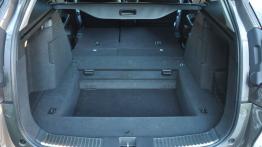 Honda Civic IX Tourer - galeria redakcyjna - tylna kanapa złożona, widok z bagażnika