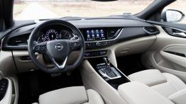 Opel Insignia Country Tourer 1.6 Turbo 200 KM - galeria redakcyjna - widok ogólny wnętrza z przodu
