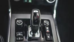 Jaguar XE - galeria redakcyjna - widok ogólny wn?trza z przodu