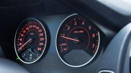 BMW Seria 1 F20-F21 Hatchback 5d 118i 170KM - galeria redakcyjna - obrotomierz