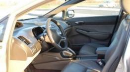 Honda Civic 4d Hybrid - widok ogólny wnętrza z przodu