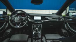 Opel Astra K - dobra, choć nie luksusowa - pełny panel przedni
