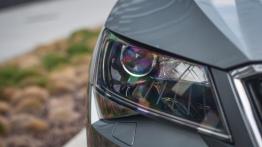 Skoda Superb 1.4 TSI 150 KM - galeria redakcyjna - lewy przedni reflektor - wyłączony