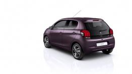 Peugeot 108 (2014) - wersja 5-drzwiowa - tył - reflektory włączone
