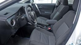 Toyota Auris II Hatchback 5d 1.8 HSD 136KM - galeria redakcyjna - widok ogólny wnętrza z przodu