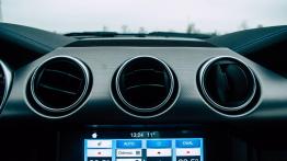 Ford Mustang GT - galeria redakcyjna - inny element panelu przedniego