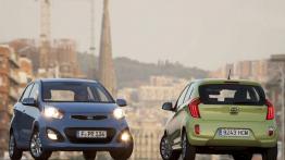 Kia Picanto 2011 - wersja 5-drzwiowa - tył - reflektory włączone