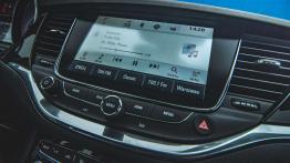 Opel Astra K - dobra, choć nie luksusowa - ekran systemu multimedialnego
