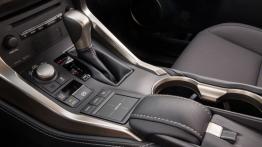 Lexus NX 200t (2015) - wersja amerykańska - skrzynia biegów