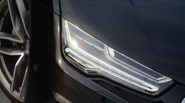 Audi A7 Sportback Facelifting - galeria redakcyjna - prawy przedni reflektor - włączony