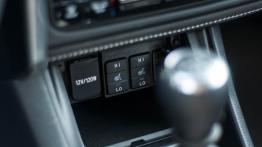 Toyota Auris II Facelifting - galeria redakcyjna - konsola środkowa