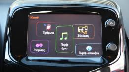Toyota Aygo II 5d 1.0 VVT-i 69KM - galeria redakcyjna - ekran systemu multimedialnego