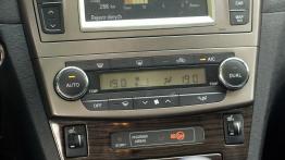 Toyota Avensis III Wagon Facelifting - galeria redakcyjna - panel sterowania wentylacją i nawiewem