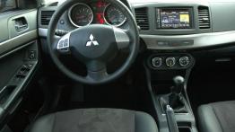 Mitsubishi Lancer IX Sportback 1.6 MIVEC 117KM - galeria redakcyjna 2 - kokpit