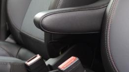 Opel Mokka SUV 1.4 Turbo Ecotec 140KM - galeria redakcyjna - podłokietnik przedni