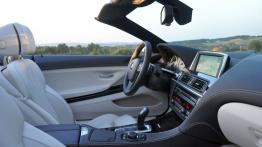 BMW Seria 6 Cabrio (F12) 650i 450KM - galeria redakcyjna - widok ogólny wnętrza z przodu