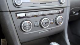 Volkswagen Golf VI Cabriolet 1.4 TSI 160KM - galeria redakcyjna - panel sterowania wentylacją i nawi