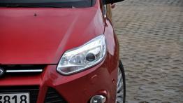 Ford Focus III Hatchback - galeria redakcyjna - lewy przedni reflektor - wyłączony