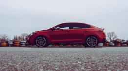Hyundai i30 Fastback N Performance 2.0 T-GDI 275 KM - galeria redakcyjna - lewy bok