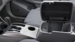 Toyota Tacoma - tunel środkowy między fotelami